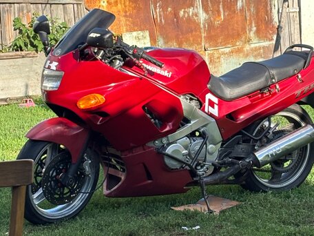 1998 Kawasaki ZZR 400, красный, 200000 рублей, вид 2