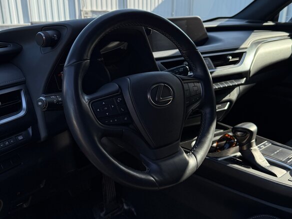 2020 Lexus UX 250h I, красный, 3500000 рублей - вид 5