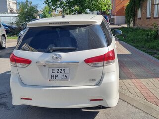 2009 Toyota Wish II, белый, 1480000 рублей, вид 3