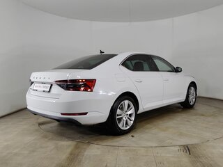2019 Skoda Superb III Рестайлинг, белый, 2650000 рублей, вид 5