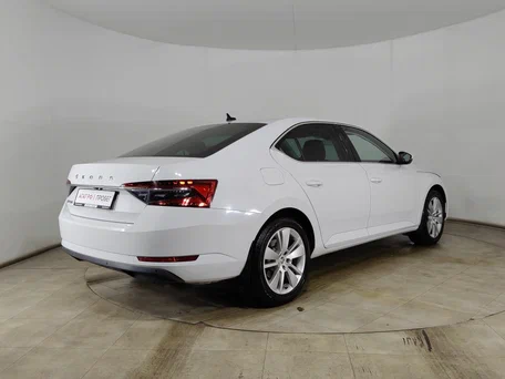 2019 Skoda Superb III Рестайлинг, белый, 2590000 рублей, вид 5