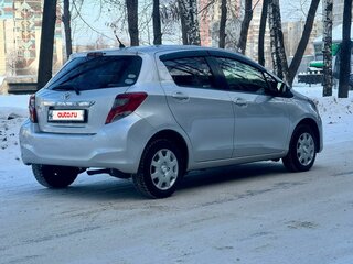 2016 Toyota Vitz III (XP130) Рестайлинг, серебристый, 950000 рублей, вид 4