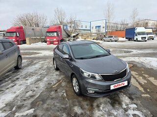 2015 Kia Rio III Рестайлинг, серый, 900000 рублей, вид 4