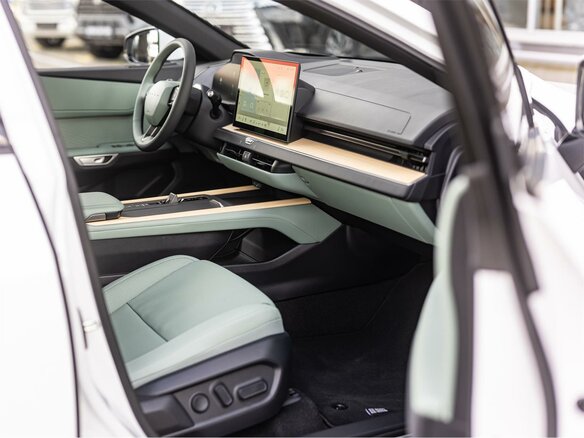 2026 Lexus ES 300h VIII, белый, 7770000 рублей - вид 9