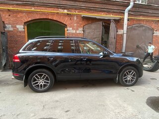 2013 Volkswagen Touareg II, чёрный, 2500000 рублей, вид 4