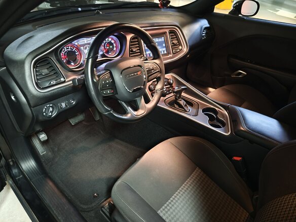 2021 Dodge Challenger III Рестайлинг 2, чёрный, 2500000 рублей - вид 6