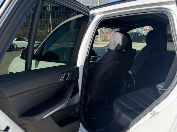 2019 BMW X5 40i IV (G05/G18), белый, 6250000 рублей - вид 34