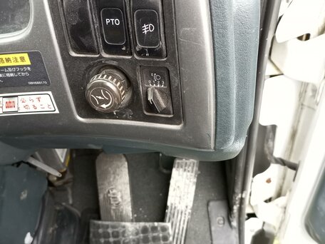 2003 Nissan Diesel, белый, 6000000 рублей, вид 1