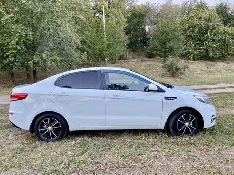 2016 Kia Rio III Рестайлинг, белый, 780000 рублей, вид 3