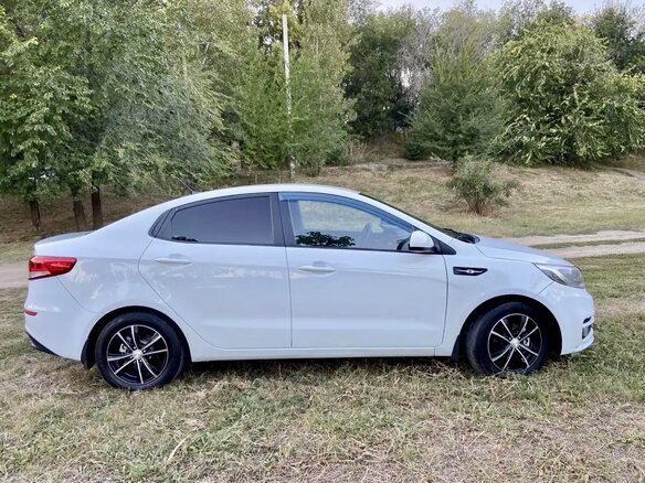 2016 Kia Rio III Рестайлинг, белый, 780000 рублей - вид 2