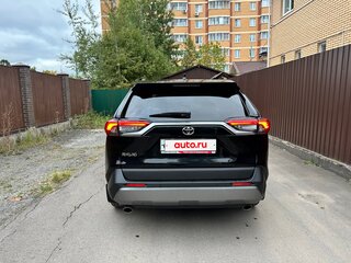 2021 Toyota RAV4 V (XA50), чёрный, 2800000 рублей, вид 4