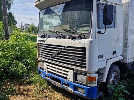 1990 Volvo F-Series, белый, 1400000 рублей, вид 1