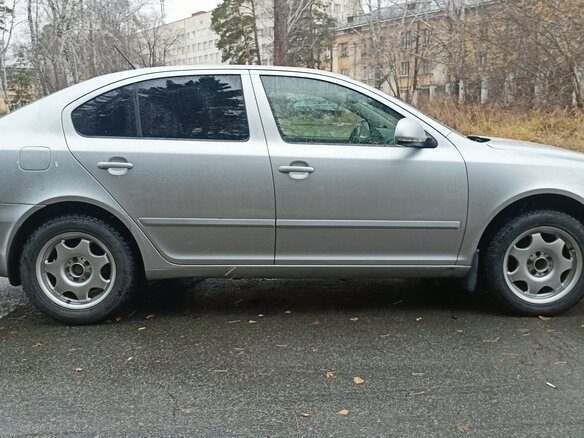 2011 Skoda Octavia II (A5) Рестайлинг, серебристый, 840000 рублей - вид 3