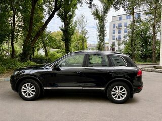 2013 Volkswagen Touareg II, чёрный, 2200000 рублей, вид 2