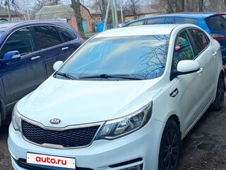 2016 Kia Rio III Рестайлинг, белый, 650000 рублей, вид 2