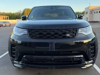 2023 Land Rover Discovery P300 V Рестайлинг, чёрный, 4612535 рублей, вид 4
