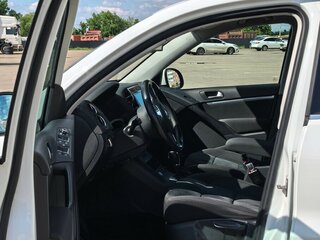 2015 Volkswagen Tiguan I Рестайлинг, белый, 1550000 рублей, вид 4