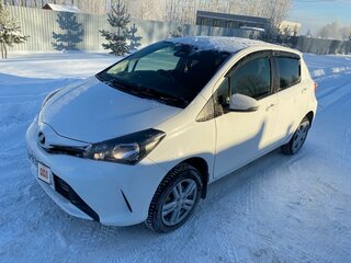 2016 Toyota Vitz III (XP130) Рестайлинг, белый, 1100000 рублей, вид 1