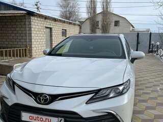 2023 Toyota Camry VIII (XV70) Рестайлинг, белый, 3861000 рублей, вид 1