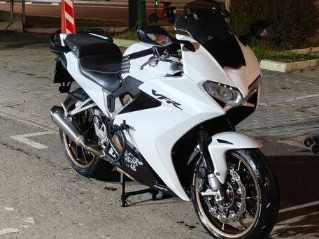 2014 Honda VFR 800, белый, 500000 рублей, вид 1