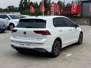 2021 Volkswagen Golf VIII, белый, 1650000 рублей, вид 4