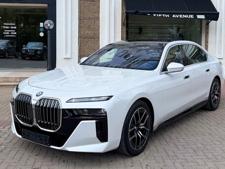 2026 BMW 7 серии 740d xDrive VII (G70), белый, 14900000 рублей, вид 2