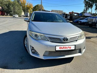 2013 Toyota Camry VII (XV50), серебристый, 1500000 рублей, вид 3