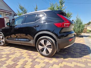 2021 Volvo XC40 I, чёрный, 2100000 рублей, вид 3