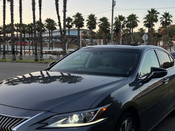 2019 Lexus ES 300h VII, серый, 4500000 рублей - вид 2
