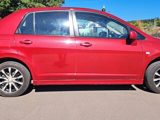 2010 Nissan Tiida I Рестайлинг, красный, 680000 рублей, вид 1