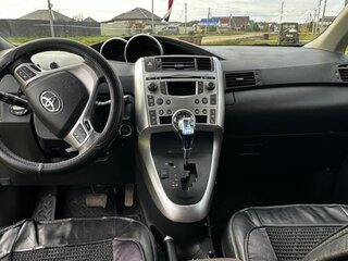 2010 Toyota Verso I, серебристый, 1400000 рублей, вид 5
