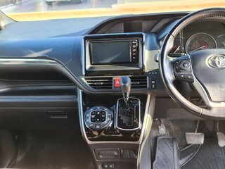 2019 Toyota Esquire I Рестайлинг, белый, 2100000 рублей, вид 5