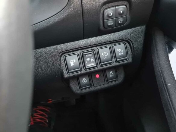 2016 Nissan Leaf 30kWh I (ZE0/AZE0), чёрный, 1150000 рублей - вид 11