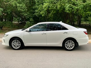 2015 Toyota Camry VII (XV50) Рестайлинг, белый, 2500000 рублей, вид 5