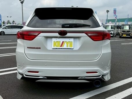 2018 Toyota Harrier III (XU60) Рестайлинг, белый, 2190000 рублей, вид 4
