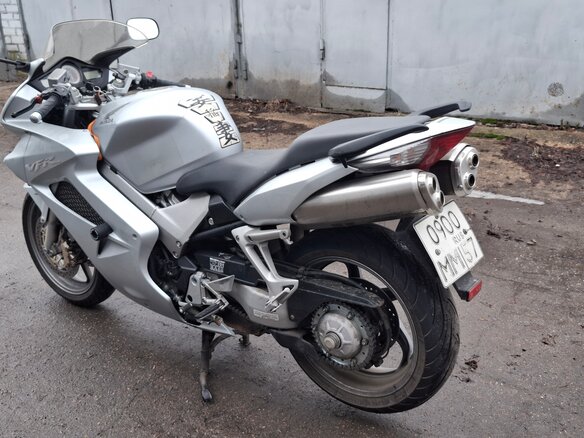 2005 Honda VFR 800, серебристый, 465000 рублей