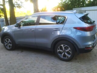 2021 Kia Sportage IV Рестайлинг, серебристый, 2800000 рублей, вид 4