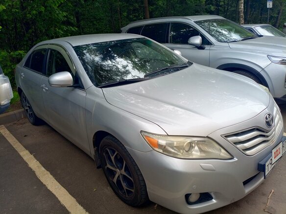 2011 Toyota Camry VI (XV40) Рестайлинг, серебристый, 1550000 рублей