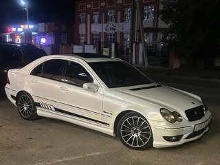 2005 Mercedes-Benz C-Класс 230 II (W203) Рестайлинг, белый, 960000 рублей, вид 3