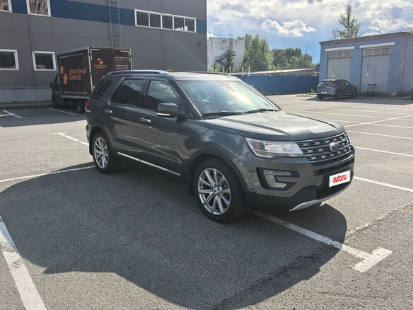 2017 Ford Explorer V Рестайлинг, серый, 2650000 рублей - вид 6