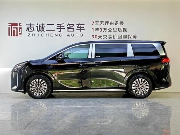 2025 BYD Xia (M9) 20.39 kWh, чёрный, 4050000 рублей - вид 4