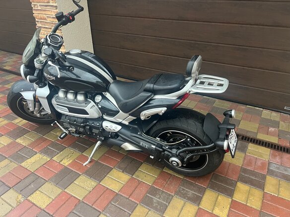 2021 Triumph Rocket III, чёрный, 1999999 рублей - вид 2