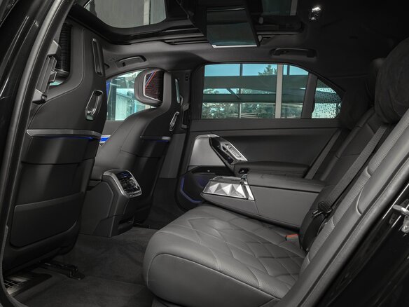 2025 BMW 7 серии 740i xDrive VII (G70), чёрный - вид 16