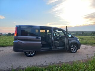 2015 Honda Stepwgn V, серый, 1755000 рублей, вид 4