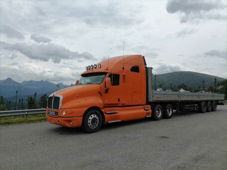2009 Kenworth T2000, оранжевый, 2390000 рублей, вид 1