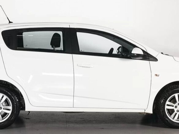 2012 Chevrolet Aveo II, белый, 620000 рублей - вид 2