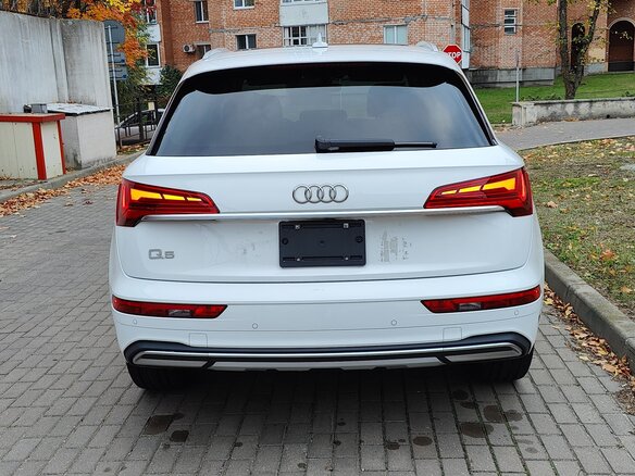 2021 Audi Q5 45 TFSI II (FY) Рестайлинг, белый, 3225000 рублей - вид 4