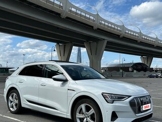 2019 Audi e-tron 55 I, белый, 4000000 рублей, вид 3