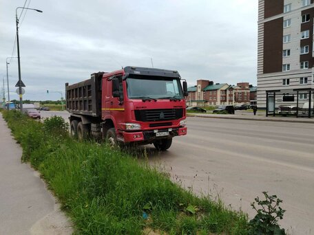 2011 Sinotruk Howo Прочие Кабины, красный, 1000000 рублей, вид 4