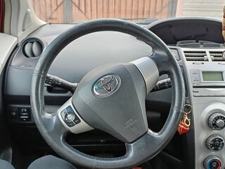 2007 Toyota Yaris Multimode II, красный, 595000 рублей, вид 3
